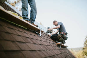 Find Local Roofers & Roofing Contractors in Lake Waukomis, MO